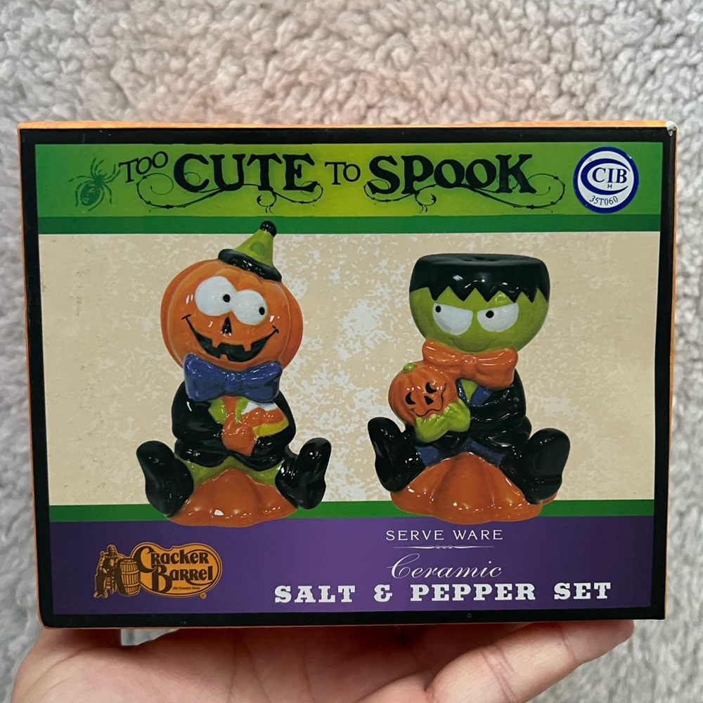 TOO CUTE TO SPOOK SALT & PEPPER SET - Picture 2 of 3